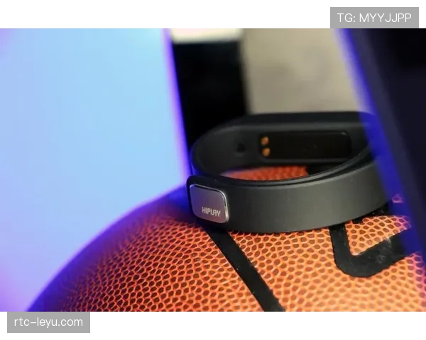 联赛试用新型智能篮球,内置传感器可测量传球速度与轨迹,用于转换进攻分析 联赛试用新型智能篮球,内置传感器可测量传球速度与轨迹,用于转换进攻分析